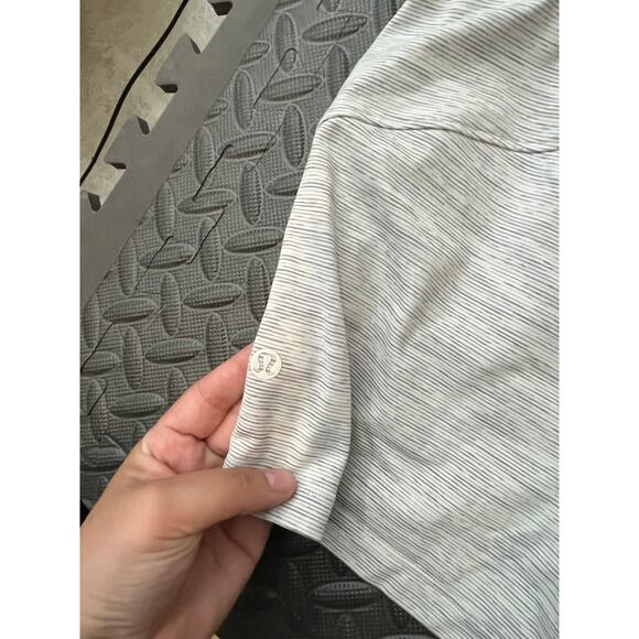 Women’s Lululemon Only the Fly Shorts in We are from space nimbus battleship 2‎ - Picture 4 of 7